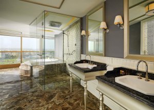 Honeymoon Suite Bathroom